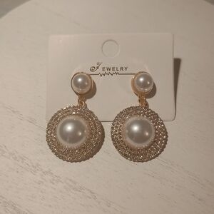 Elegant Gold and Pearl Drop Earrings